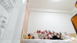 Gái xinh ỉa chảy 2