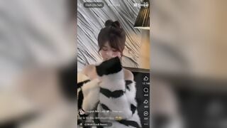 Tiktoker hot girl Huỳnh Mai Linh và chiếc vếu căng mọng💋