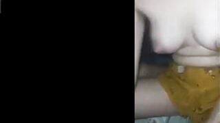 Được bé rau vú ms nhú lớp dưới bú cu, mặt xinh vú dâm