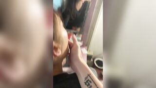 ĐỊt em người yêu xinh đẹp trước gương