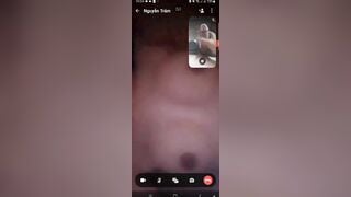 em học sinh cấp 2 call video show vú với bạn thân