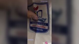 E gái mới lớn bị bạn dụ vào nhà nghỉ địt nhau trong bộ đồng phục