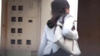 Gái Nhật đái bậy bị quay lén