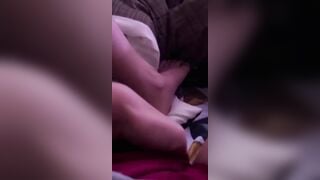Nữa đêm nứng lồn móc lồn chảy nước nhèm nhẹp