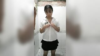 Vừa đi học về cái là phải quay video thya đồ cho ny xem