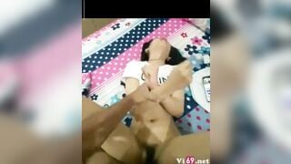 Địt thì e sướng mà xuất thì e giật mình bắn vào mắt lm e khóc