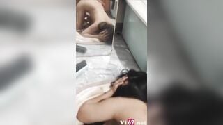 Địt e ngã từ dường xuống đau hết lồn mà vẫn ép địt quay vd