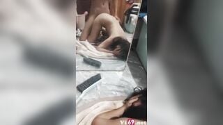 Địt e ngã từ dường xuống đau hết lồn mà vẫn ép địt quay vd