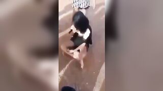 Full clip mấy e cấp Two đánh nhau lột đồ ghê thật