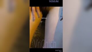Vạch buồi bạn thân sục giũa quán cafe đông đúc bị cụ ông phát hiện
