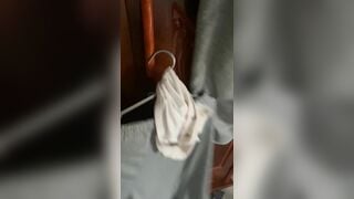 Sục  quần nhỏ em họ
