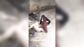 E học sinh trốn học mắc váy vào tường lộ hết lồn ra ngoài