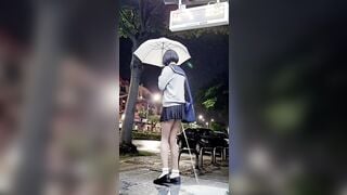 Đợi xe bus lâu quá lm e rơi sex toy sữa chảy tung toé