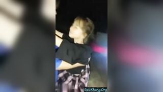 Chịch em gái non giữa đường