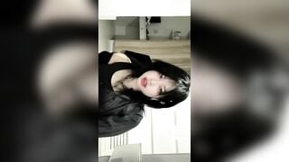 "Đâu cần tiêu đề, bởi nội dung là chính Em"