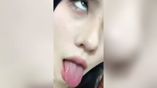 nhìn nhỏ kìa! thèm thuồng concu đến mức sinh ảo tưởng luôn v sao?