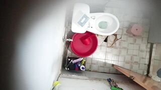 Em gái vú to lồn múp tắm