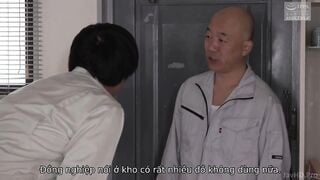 Vợ vú bự bị gã hàng xóm hiếp