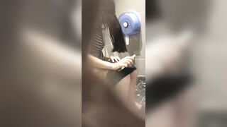 Quay lén học sinh trong nhà vệ sinh