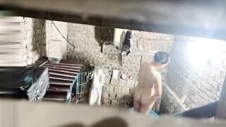 Quay Lén Chị Gái Đi Làm Về Tắm Đêm