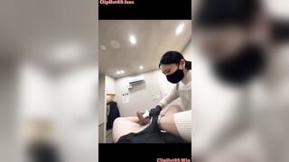 Thanh niên đi wax lông cu được bà cj sờ chim xuất tinh luôn