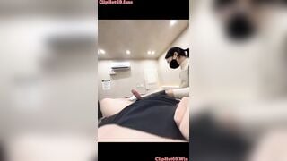 Thanh niên đi wax lông cu được bà cj sờ chim xuất tinh luôn