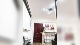 Nhỏ DamDang Khỏa Thân Ra Lấy Hàng Shipper Giao Và Tiếng Rên Của Nhỏ Lúc QH!