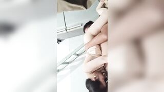 Máy bay phi công trẻ