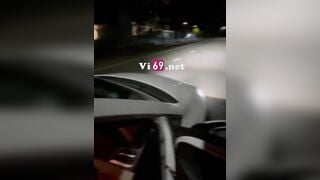 Đưa em đi dạo ở công viên bắt em cởi quần lót phô dâm rồi bú cu public 3