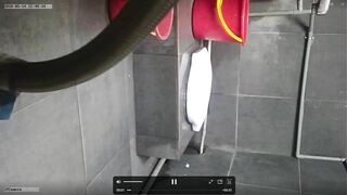 Quay lén WC công cộng 19