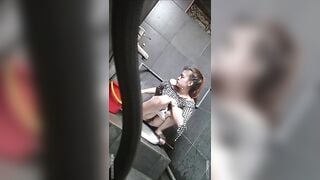 Quay lén WC công cộng 22