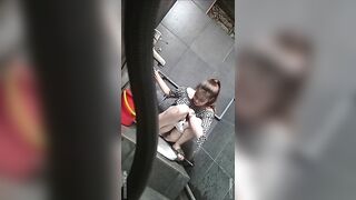 Quay lén WC công cộng 22