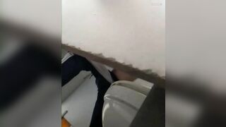Quay trộm gái đi wc dâm