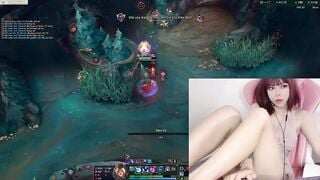 Em Gái Game Thủ Vừa Chơi Game Vừa Show Hàng Thủ Dâm Phần 4