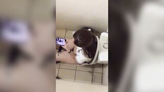 Quay Lén Nhân Viên Ngân Hàng Vib Đi Vệ Sinh Lồn Toàn Lông 3