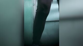 (Clip Quay Lén) Gái Đi Đái Trong Nhà Vệ Sinh Nữ