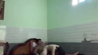 Đang ngủ thì bị lột đồ ép địt, Im địt tý thôi rồi tý mua váy cho