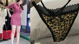 Clip Địt Cô Chủ Shop Quần Áo Thích Lọt Khe Da Beo Kích Thích
