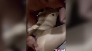Vợ dâm gái một con trải nghiệm threesome móc chảy nước chơi 2 lỗ với bạn 3