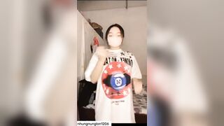 Idol tik tok khoe cơ thể