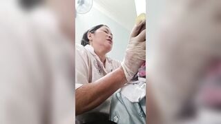 Bác sĩ trị tắc sữa cho em vợ