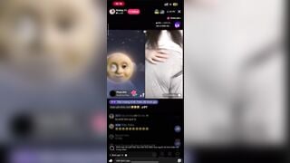 Thư xinh trả kèo lộ khe bướm ướt hết quần lót
