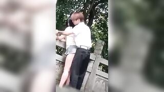 Quay lén Bắt gặp cặp đôi mới lớn địt nhau ngoài đường