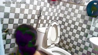 Quay lén gái U 40 tắm