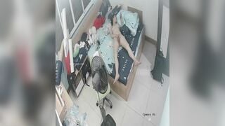 (Hack Cam) Em Gái Không Mặc Gì Nằm Bấm Điện Thoại Vừa Thủ Dâm