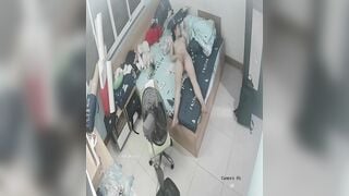 (Hack Cam) Em Gái Không Mặc Gì Nằm Bấm Điện Thoại Vừa Thủ Dâm