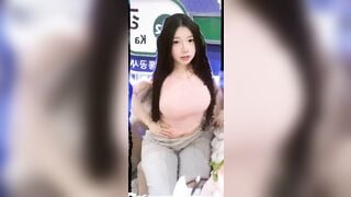 AI lột đồ em hot tiktoker Ugnyl cực múp