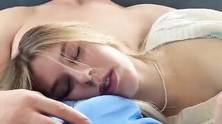 Chị gái xem phim ngủ lên chim e trai bị nó nhét cu vào mồm mà kobt