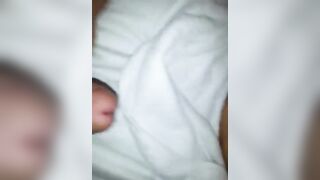 Bé học sinh trung bướm mọng