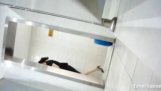 (Clip Quay Lén ) Gái Đi Đái Trong Nhà Vệ Sinh Phần 11